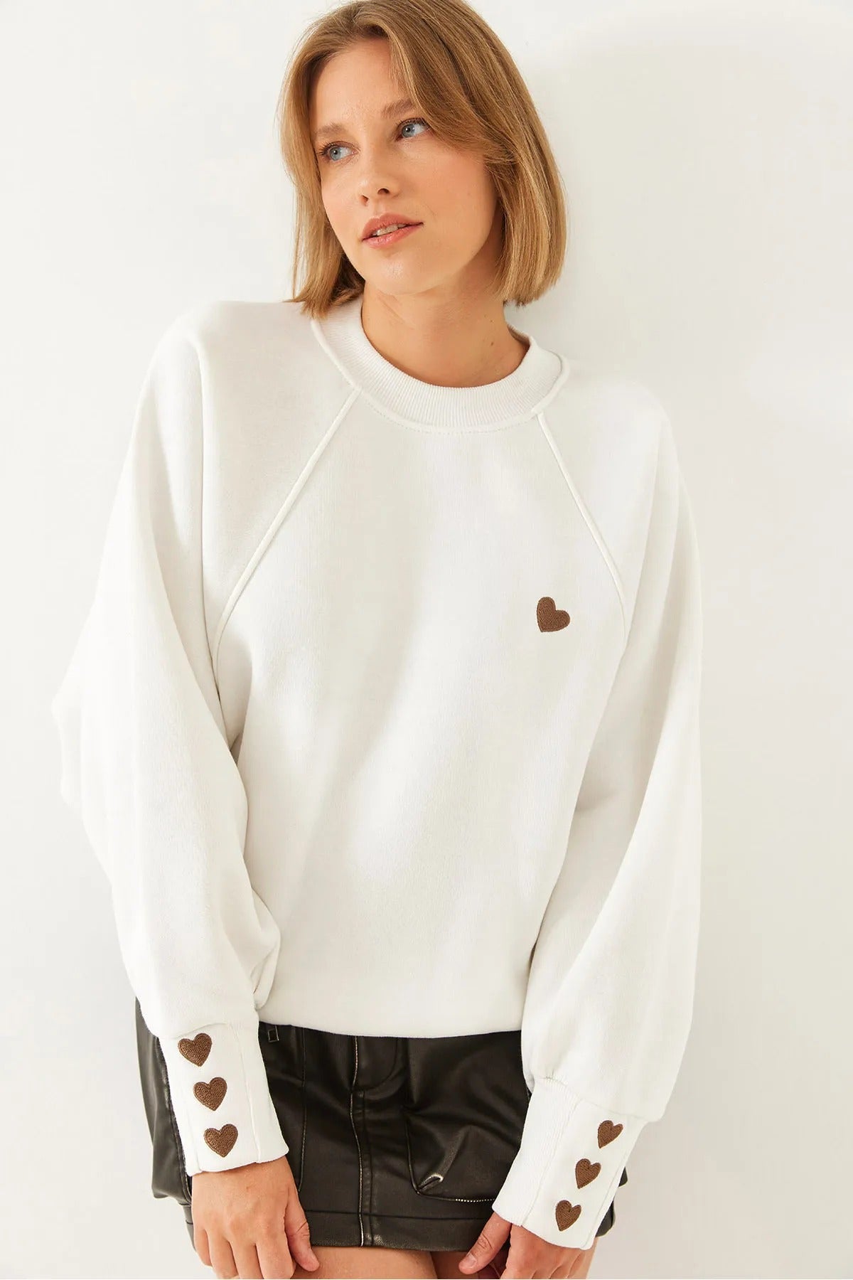 Women's Crew Neck Heart Embroidered Three-Ply Brushed Sweatshirt sweatshirt LUNARITY GARAGE