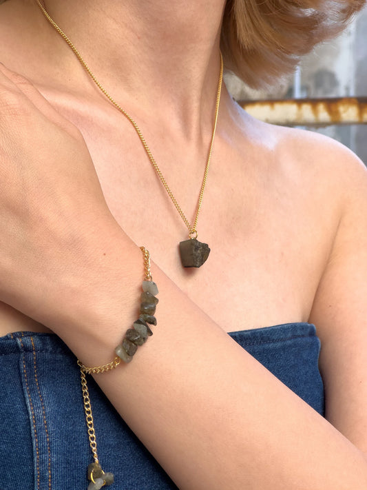 Raw Labradorite Minimalist Necklace necklaces LUNARITY GARAGE   